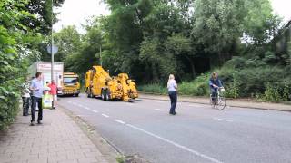 Vrachtwagen klemgereden onder viaduct in Heerlen [upl. by Corder]