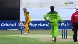 Shoaib Akhtar Running Wild on David Hussey [upl. by Katrina]