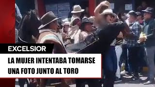 Turista sufre ataque de toro al posar para foto en Ecuador [upl. by Aret]