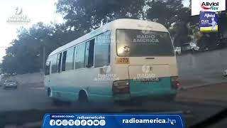 Buses rapiditos quotpeleando líneaquot en Tegucigalpa Honduras [upl. by Arbua]