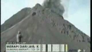 Gunung Merapi Meletus Dari Jarak 300 Meter  Video Amatir [upl. by Nitsua]