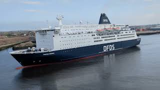 DFDS Princess Seaways leaves Newcastle [upl. by Sonnnie]