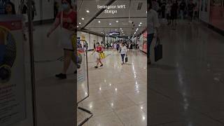 周末地铁转换站会怎样 What happens at MRT interchanges on weekends [upl. by Nahtannhoj]