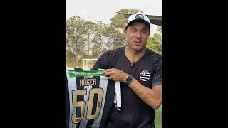 O treinador Roger Silva recebeu a camisa em celebração aos 50 jogos no comando do Esquadrão [upl. by Mundt]