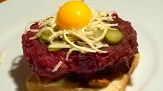 Steak haché à la betterave raifort amp jaune dœuf sur toast 🥩🍠🍞  Recette  141 [upl. by Niwred]