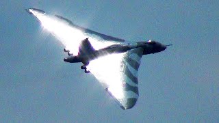 Eerie Sounding 🇬🇧 Vulcan Howl Spiral Climb and Wingover [upl. by Irrabaj]