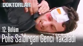 Polis saldırgan genci yakaladı  Doktorlar 12 Bölüm [upl. by Jacquenette]