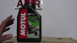 Aceite motul semisintetico 2 tiempos ideal para moteres 2 tiempos [upl. by Iruy]