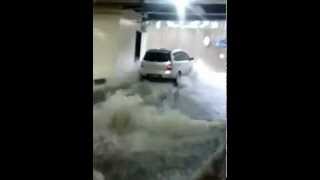 Detikdetik Tsunami Plasa UOB Jakarta Banjir 2013 [upl. by Annatnas]