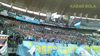 Chant bonek LA Mania kita saudara bergema di stadion Gelora Bung Tomo  Persebaya vs Persela [upl. by Emmalyn]