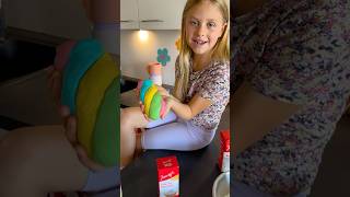 Lia macht Knete selber basteln knete lernen kinder kindervideo gesund selbstgemacht diy [upl. by Alyac]