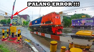 PALANG ERROR  Saat RAMAI Kereta Api KRL Dan Lokomotif Merah CC 201 Keluar Dari Jakarta Gudang [upl. by Noyahs245]