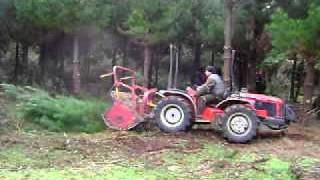 Tractor Antonio Carraro modelo TRH 9400 en faenas de limpieza de bosques para la prevención de incendios  Curanilahue  Octava Región Chile [upl. by Patton209]