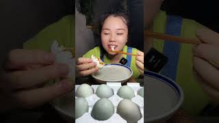 Meis salted duck eggs salty and oily are suitable for porridge and rice gourmet food salted d [upl. by Aehcsrop24]