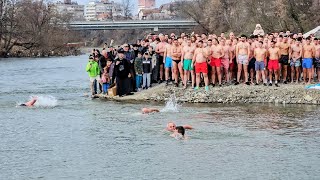 Kraljevo Bogojavljensko plivanje u Ibru za Časni krst 19 januar 2024  portal Krug [upl. by Mauretta]