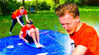 BANKZITTERS MAKEN WATERSLIDE IN DE TUIN [upl. by Arihsak974]