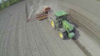 John Deere 6210R DirectDrive vs Väderstad Rapid 600 Mais drillen Luftaufnahme [upl. by Araiet]