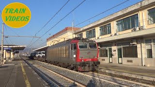 Incrocio tra tre Tigri a Cancello E652083 in partenza con furgoni e E652103 e 098 in transito [upl. by Lyrret]