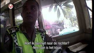 Opgelicht door de politie op Bali 20 dollar maar wel 4 bier  Oplichters in het buitenland [upl. by Nagad]