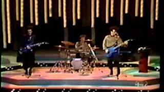 Soda Stereo  Sobredosis de TV  Programa Mas Música Santiago Chile 12071986 [upl. by Rehpinej]