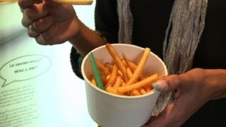 Belgique un distributeur automatique de frites tente sa chance [upl. by Arzed]