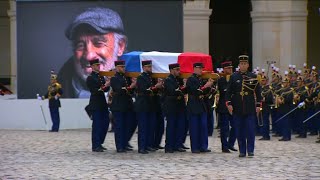 Le cercueil de Belmondo quitte les Invalides sur quotChi Maiquot la musique du quotProfessionnelquot [upl. by Ludba]