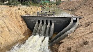 Construction of a powerful 4gate discharge dam [upl. by Mourant]