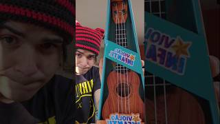 Ukulele de brinquedo vs Ukulele profissional 👀 shorts [upl. by Wolram]