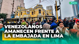 VENEZUELA Decenas de personas se amanecieron en la embajada de Venezuela en Lima [upl. by Eidak506]