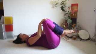 Yoga gegen Menstruationsbeschwerden Happy Baby Flow [upl. by Ahsima227]