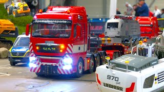 SPECIAL RC MACHINES IN ACTION RC DIGGER HUINA LIEBHERR 970 HEAVY HAULAGE RC TRUCK TRANSPORT [upl. by Barbuto402]