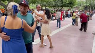 Plaza de Armas Torreón Coahuila Domingo de baile quotAprietaquot [upl. by Buchalter]