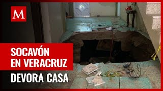 Socavón se traga parte de una casa en Las Choapas Veracruz [upl. by Aicargatla]