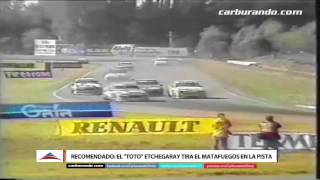 Recomendado quotTotoquot Etchegaray tira el matafuegos en la pista en Rio Cuarto 1992 01112015 [upl. by Kelbee]