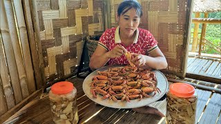 Finding crabs catching stream crabs cooking  Lý Thị Viện [upl. by Halimak]