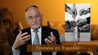 Es Tzedaka igual a caridad [upl. by Kcirdneh]