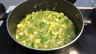 Soupe de courgettes et de pommes de terre [upl. by Bosson]