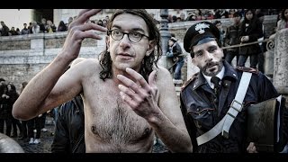 Gabriele Paolini viene disturbato da un aspirante Paolini [upl. by Llenahc]