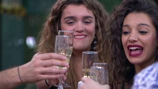 Los concursantes se comen las uvas y brindan con cava  OT 2017 HD [upl. by Gayla]