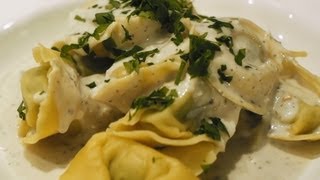 SpinatRicottaTortellini mit HaselnussCognacSauce  VegiTV [upl. by Lauritz]