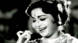 Dil Na Kahin Lagana  Asha Bhosle Helen Ghunghat Song [upl. by Vania]