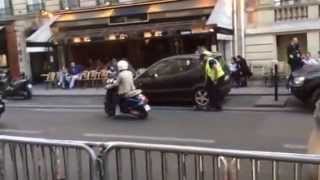 Car Jacking en plein Paris [upl. by Kalie536]