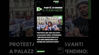 Parità di genere flash mob del M5s davanti a Palazzo Chigi shorts [upl. by Deirdre652]