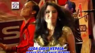 Ine Sinthya  Lima Menit Lagi  Official Music Video [upl. by Ecirtal427]