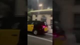 INTENTO de ROBO a un TAXI en BARCELONA El RESULTADO es VIRAL  LADRÓN ROBO BARCELONA  Diario AS [upl. by Ayital]