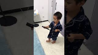 儿子太可爱了，为了玩手机想的损招！cute babybaby萌娃搞笑日常 人类幼崽小米宝 [upl. by Aklim259]