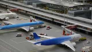 Miniatur Wunderland Hamburg  Flughafen Knuffingen [upl. by Tawsha241]