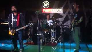 Blink 182  Does My Breath Smell  Party Song  Enthused System Victim Live  Teebox Cafe [upl. by Emorej843]