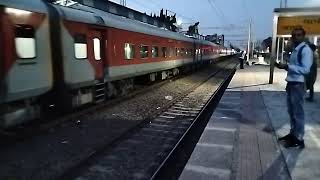 12959 Bandra Terminus Bhuj SF Express skips Vapi on 200424 amp 19102 Surat Virar Memu arrive at Vapi [upl. by Uriiah310]