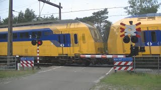 Spoorwegovergang Nunspeet  Dutch railroad crossing [upl. by Ruthven]